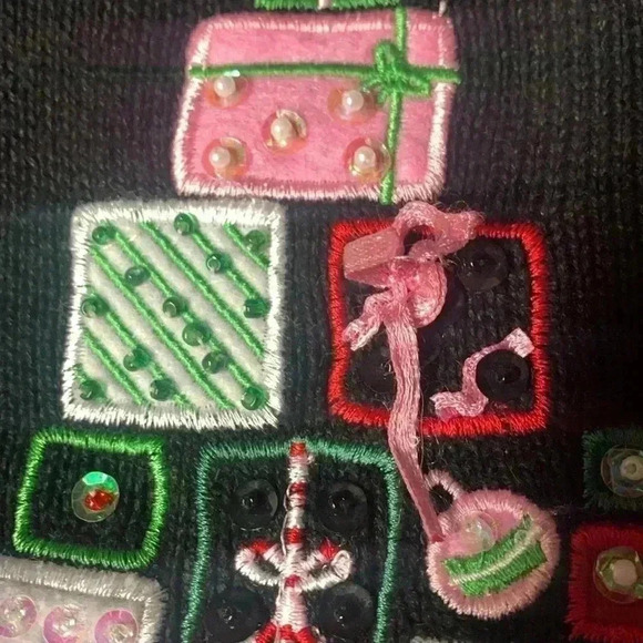VINTAGE  Christmas Sweater with Embroidery and Beading Details - Picture 8 of 8